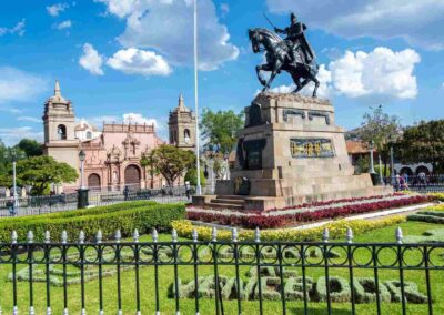 AYACUCHO COLONIAL Y AGUAS TURQUESAS